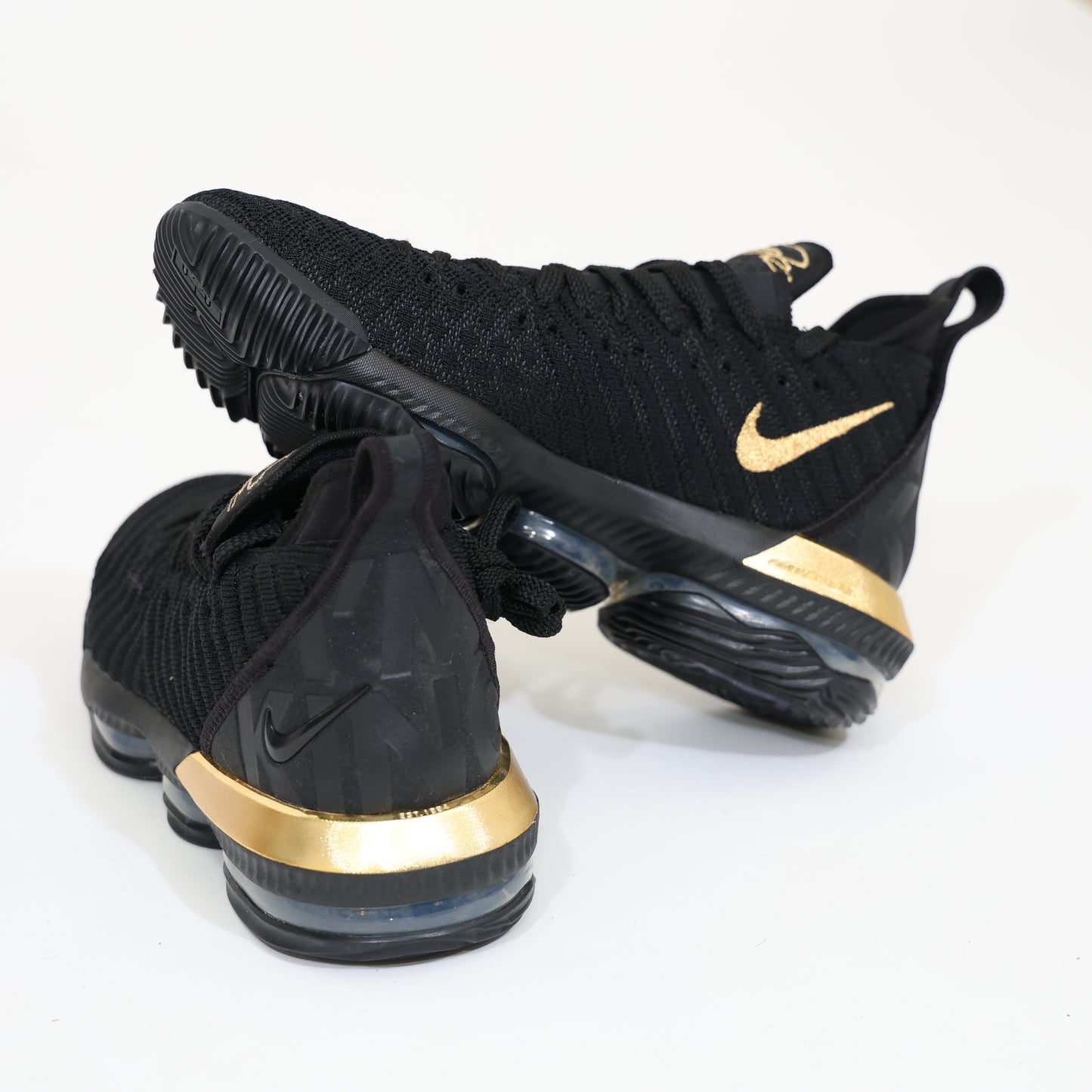 Nike LeBron 16 "I Am King" נעלי כדורסל נייק לברון ג'יימס