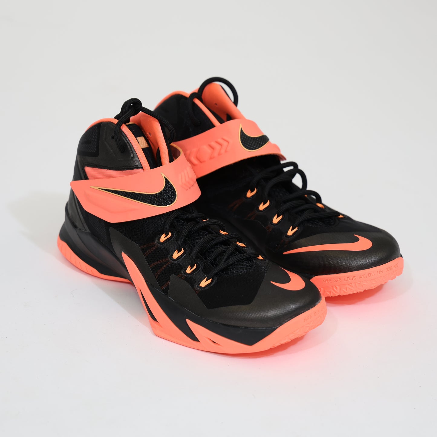 Nike LeBron Zoom Soldier VIII "Peach Mango" נעלי כדורסל לברון ג'יימס