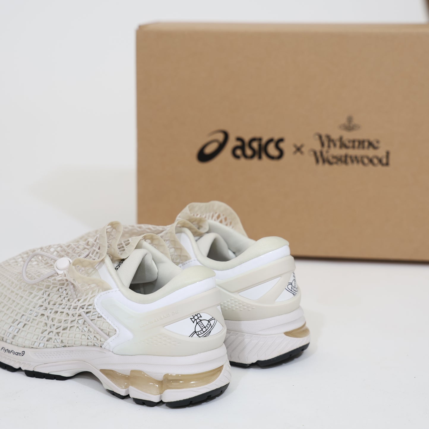 Asics Gel-Kayano 26 x Vivienne Westwood "Triple White" נעלי סניקרס אסיקס קיאנו